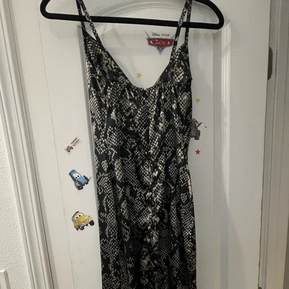 Missguided gray snake print satin cowl midi dress - Picture 3 of 8